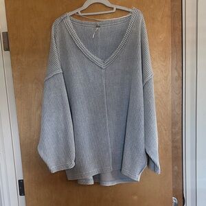 Cozy V-Neck Ribbed Sweater in Light blue/purple